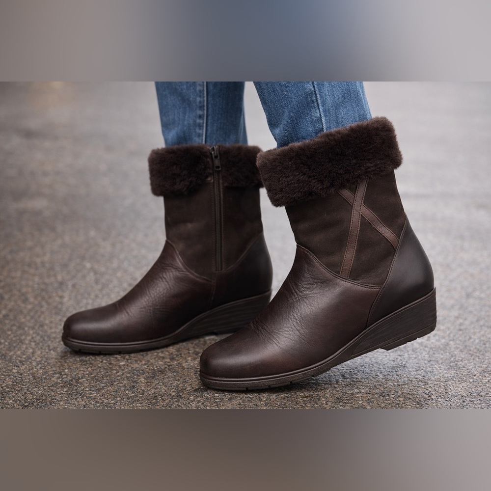 Cozy Brown Winter Boots for Women US size 7,5